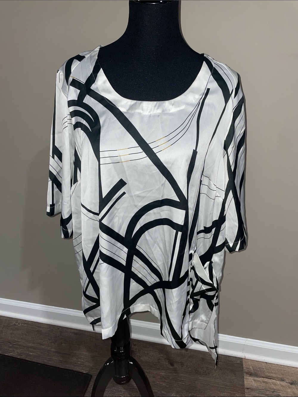 Melissa McCarthy Seven7 Black & White Graphic Tunic